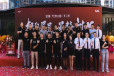 龍湖天璞二期4#地塊首開(kāi)樓棟喜封金頂